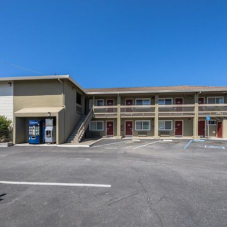 Coastal Valley Inn Кастровил Екстериор снимка