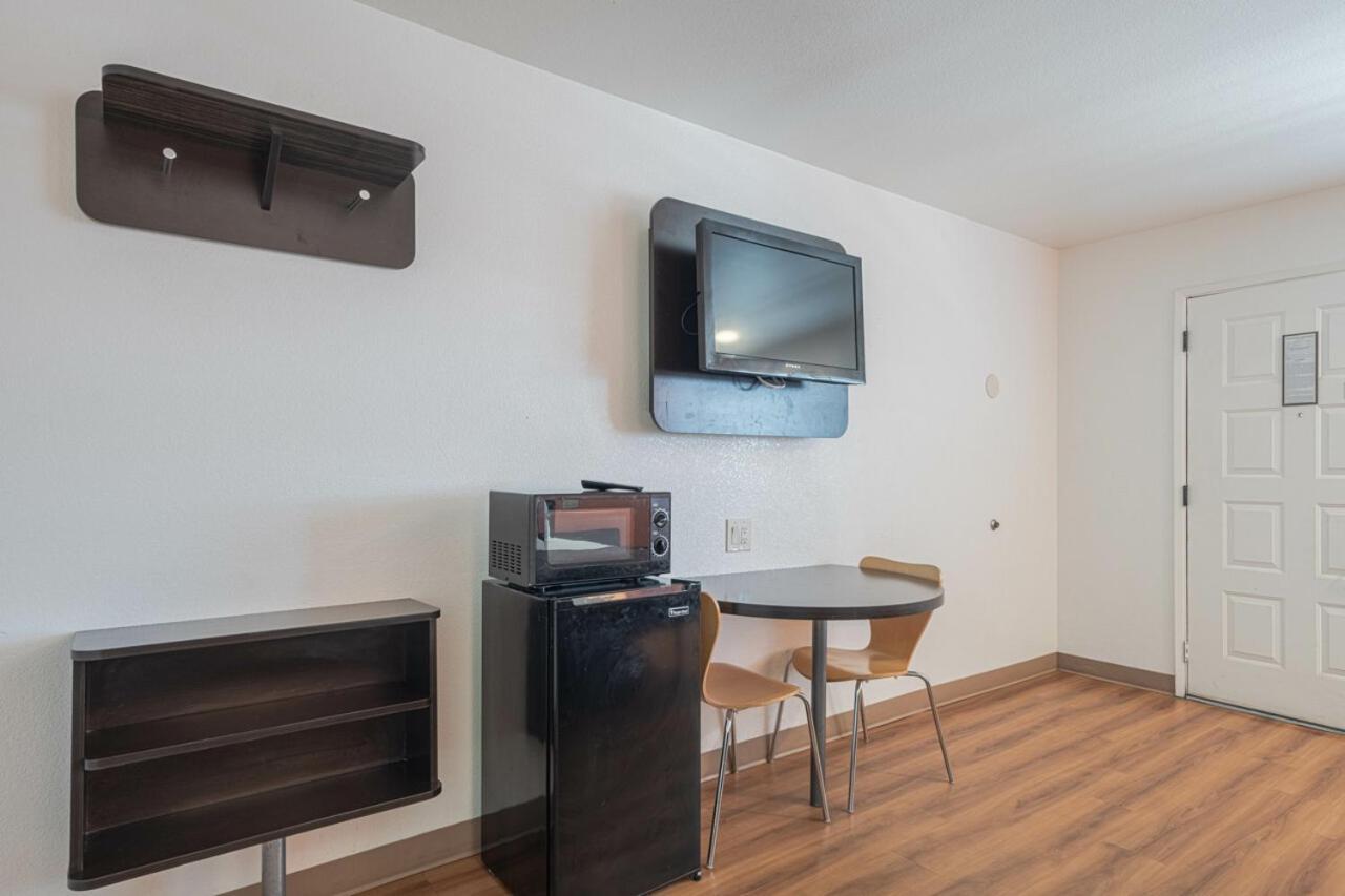 Coastal Valley Inn Кастровил Екстериор снимка